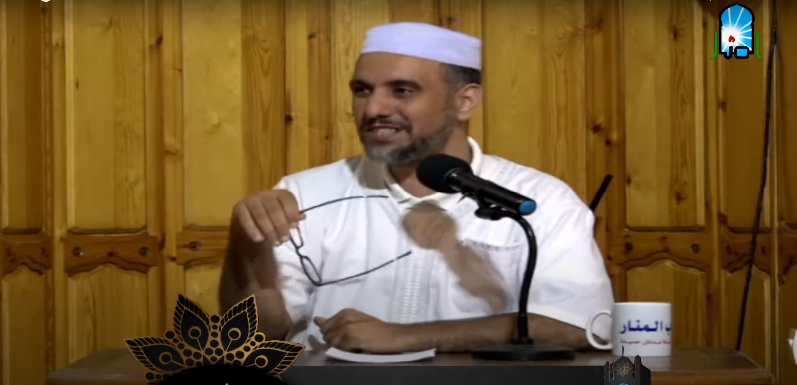 عندما يسقط المتعالم من السماء!